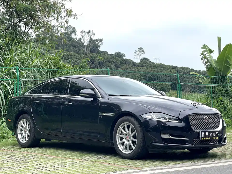Jaguar XJ