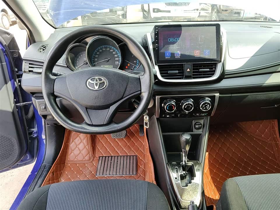 Toyota YARiS L to enjoy