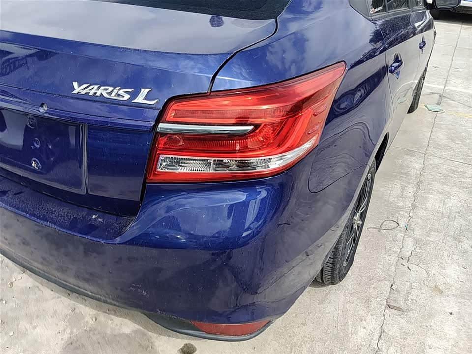 Toyota YARiS L to enjoy