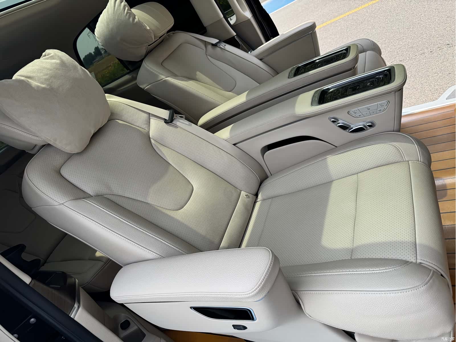 Mercedes-Benz V-Class, 2021 13