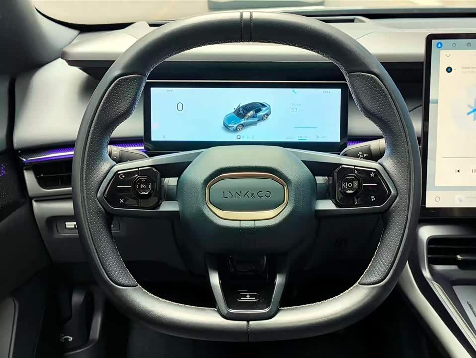 Lynk & Co 07 EM-P