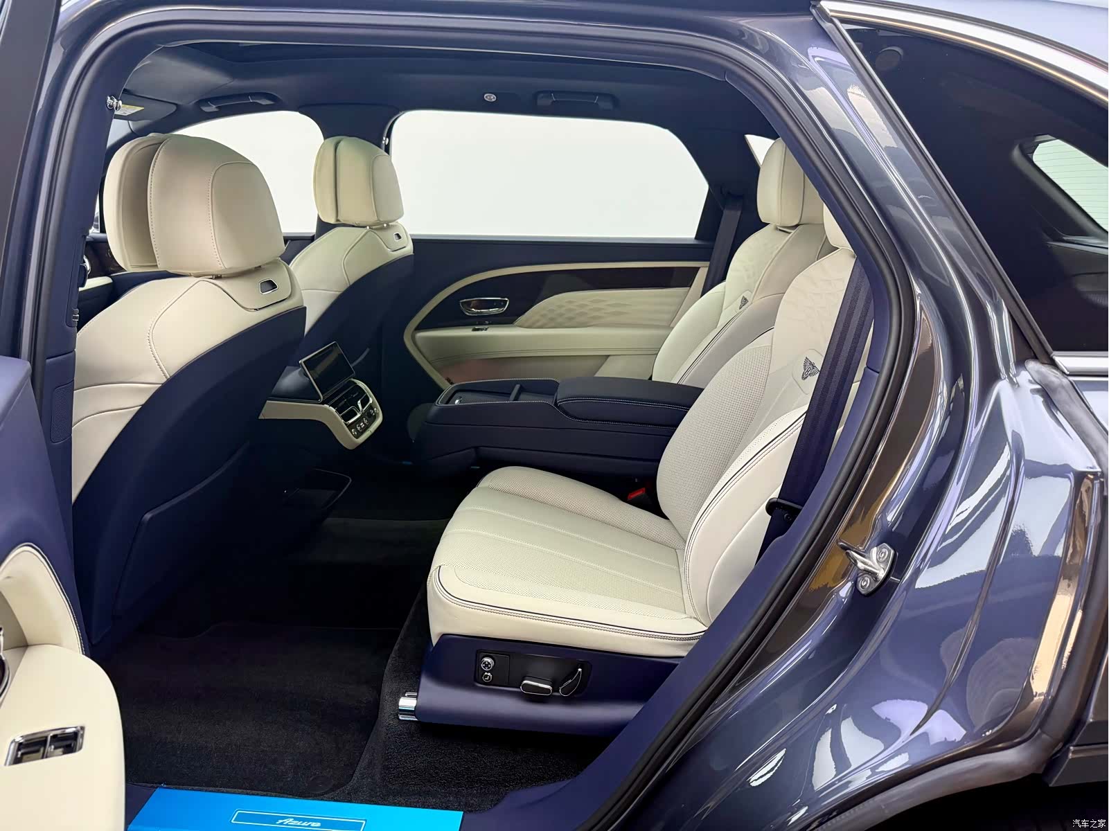 Bentley Bentayga, 2025 8
