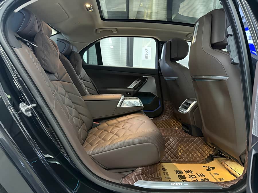 BMW 7-Series 2023, фото 10