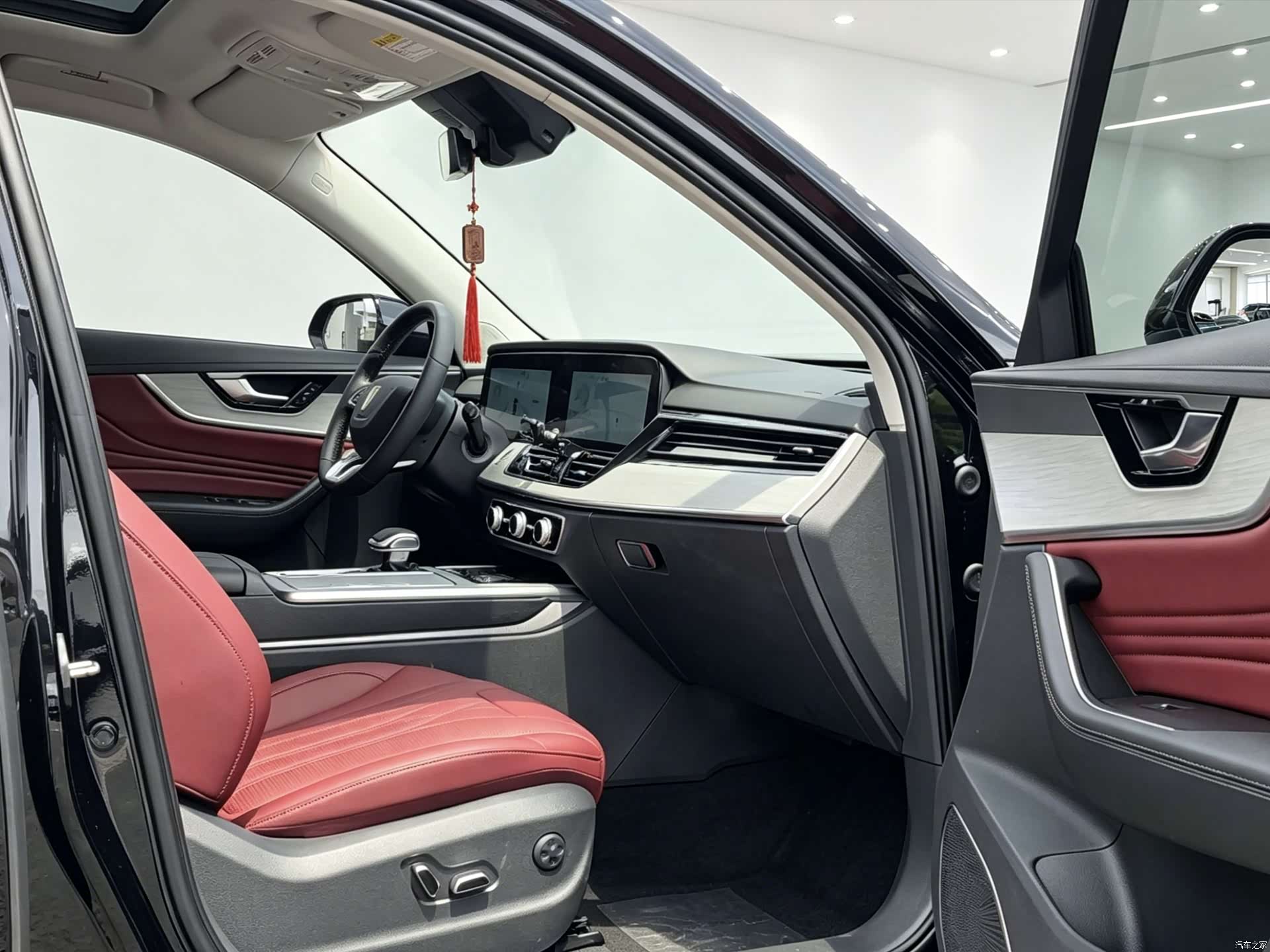Hongqi HS5, 2025 10