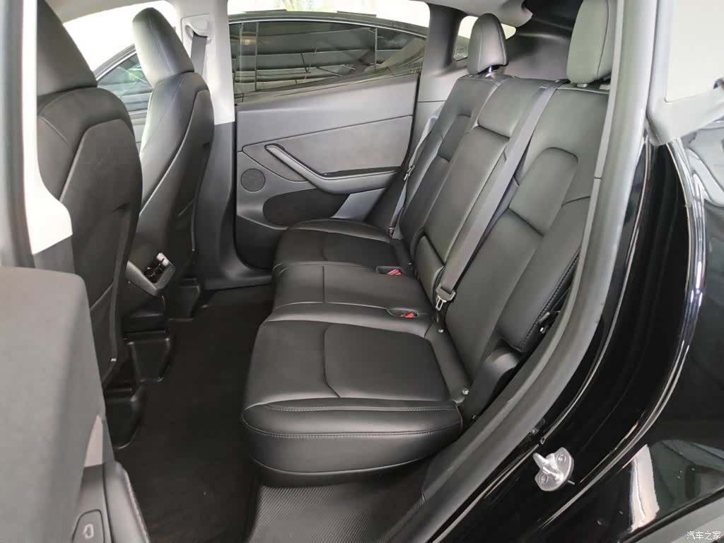 Tesla Model Y, 2023 17