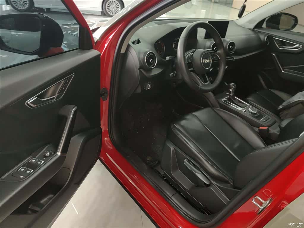 Audi Q2L, 2019 13