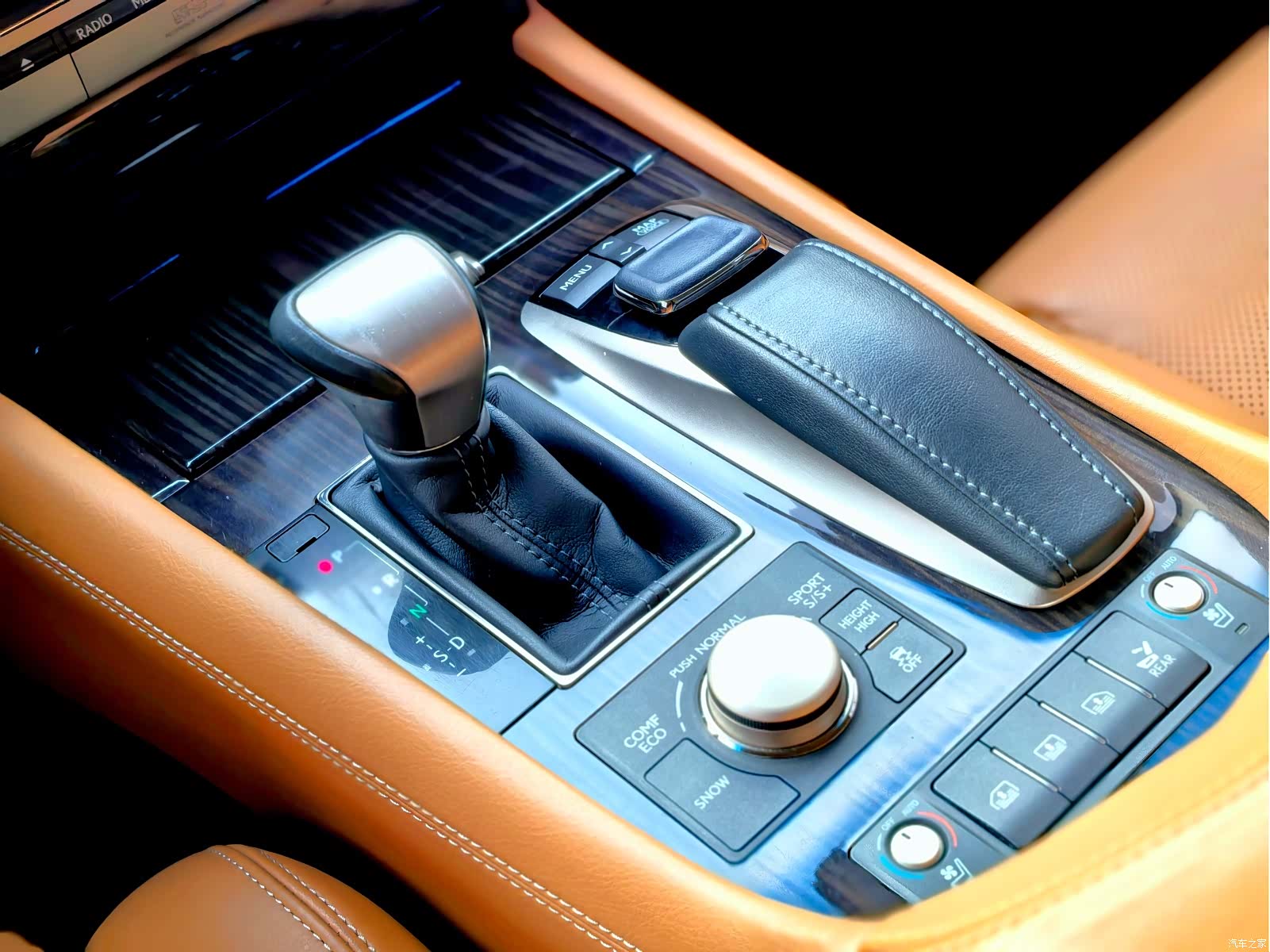 Lexus LS, 2015 9