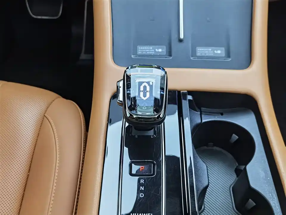 AITO Ask the world M7