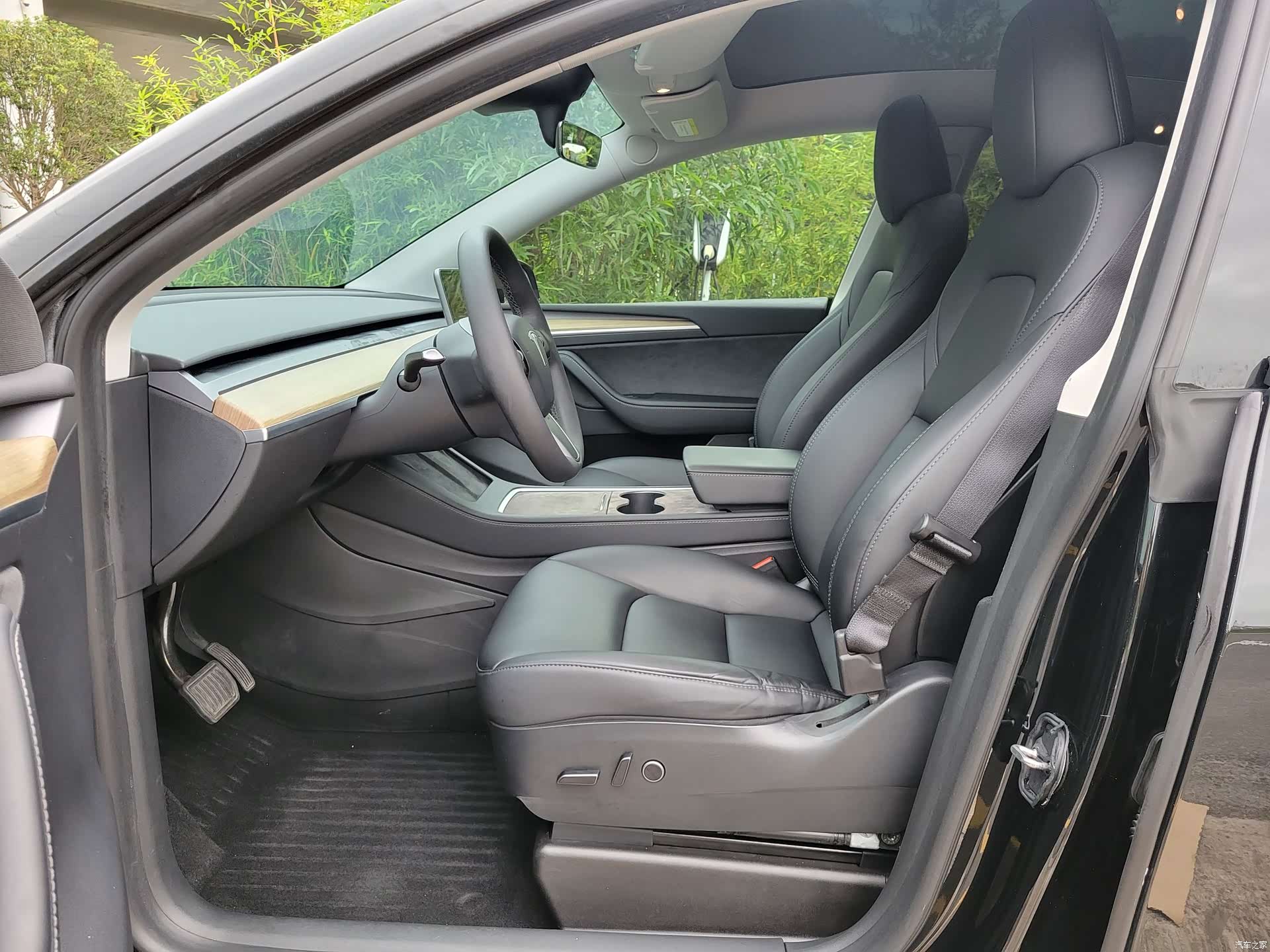 Tesla Model Y, 2023 9
