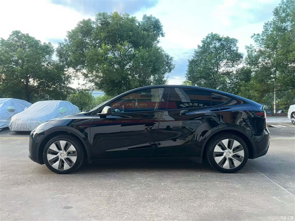 Tesla Model Y, 2023 23