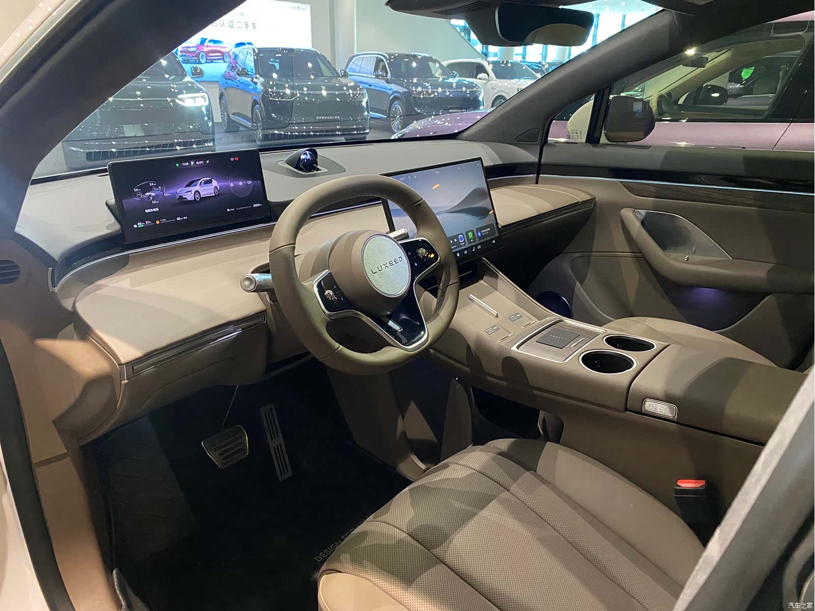 Luxeed R7, 2025 7