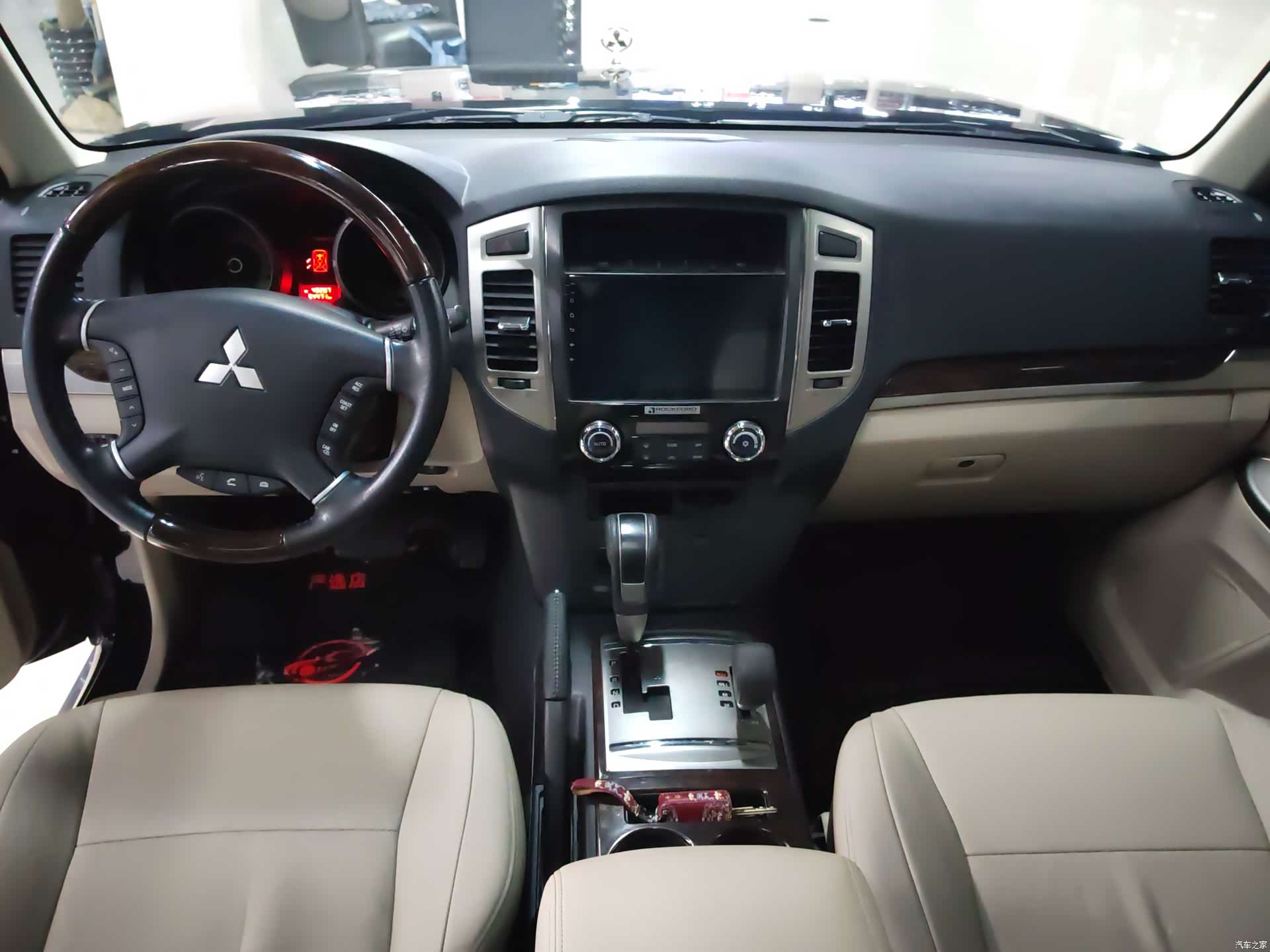 Mitsubishi Pajero, 2020 8