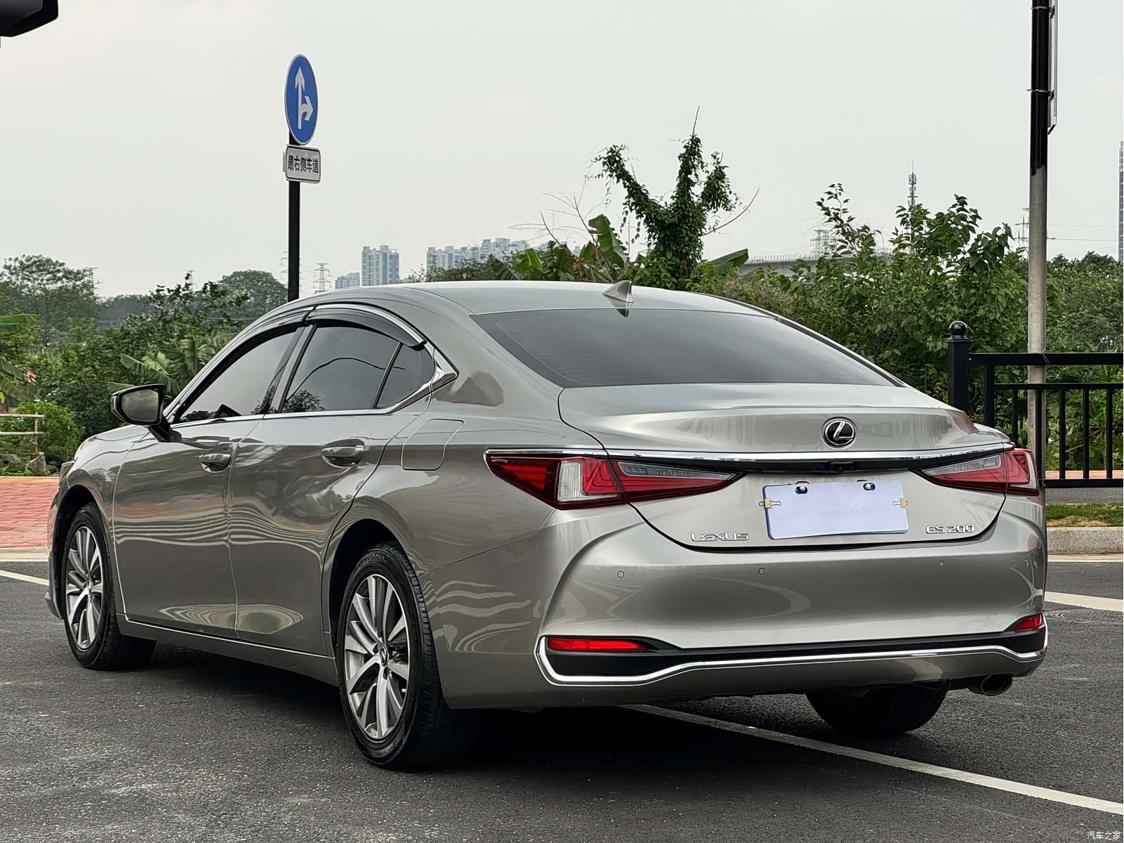 Lexus ES, 2021 7