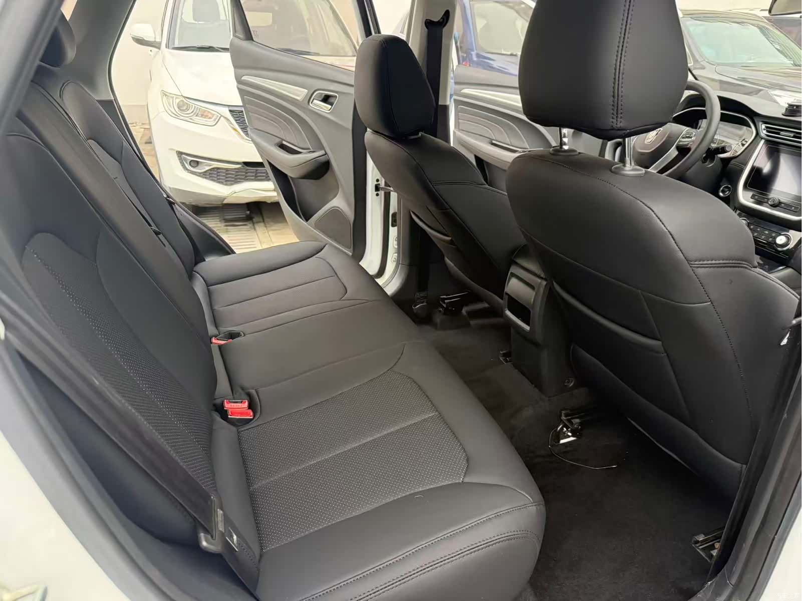 Roewe RX3, 2019 6
