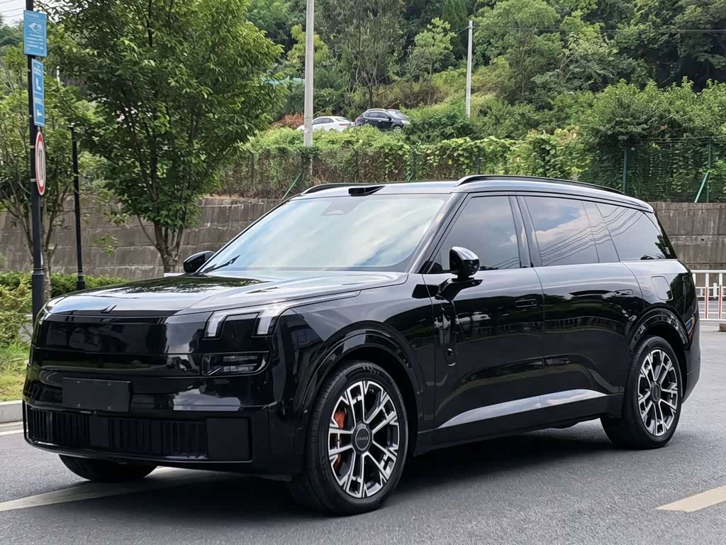 Lynk & Co 900