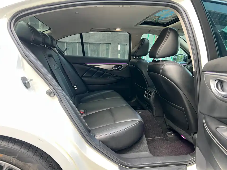 Infiniti Q50L