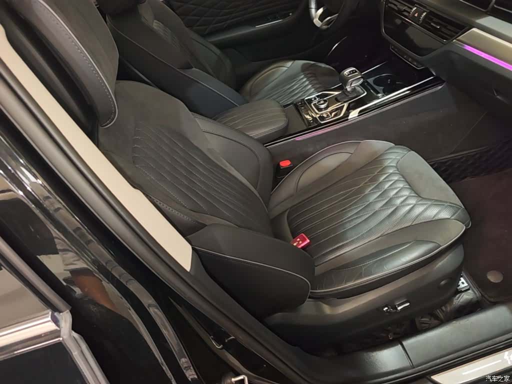 Hongqi HS5, 2023 25