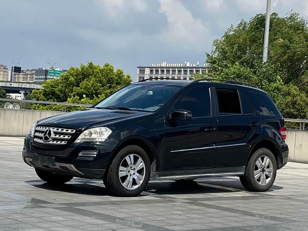 Mercedes-Benz M