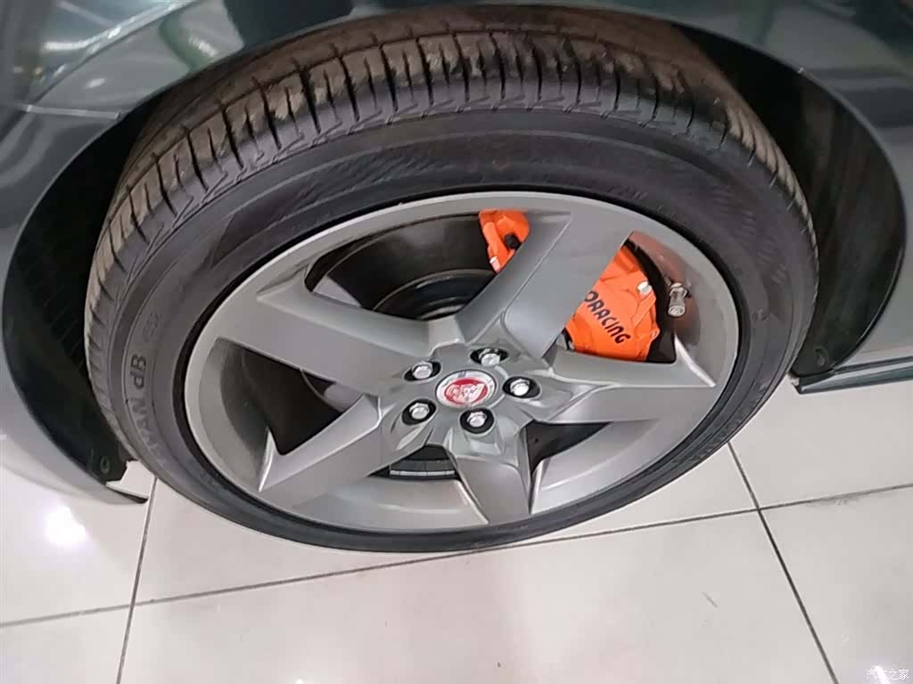 Jaguar XE, 2017 23