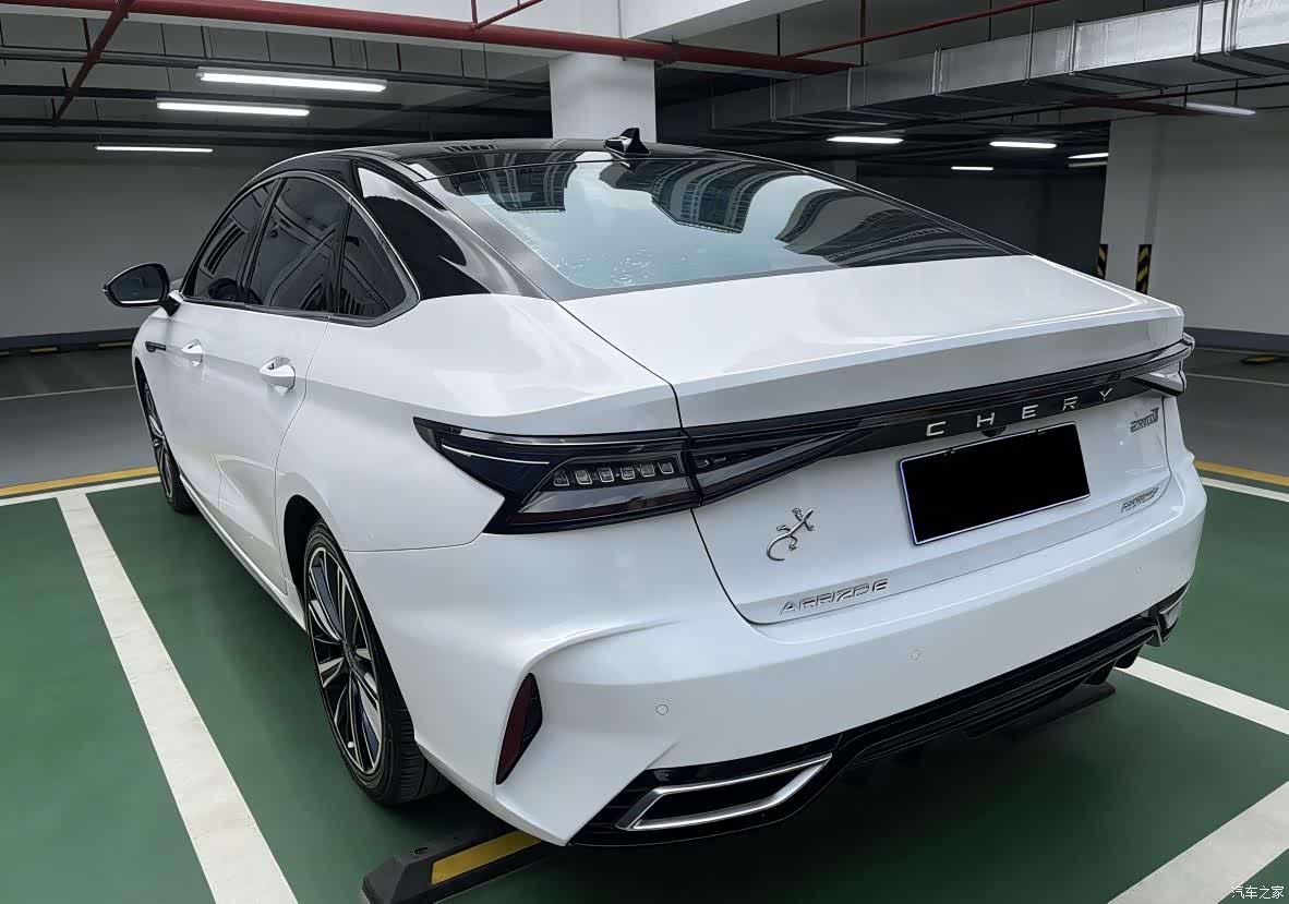 Chery Arrizo 8, 2022 7