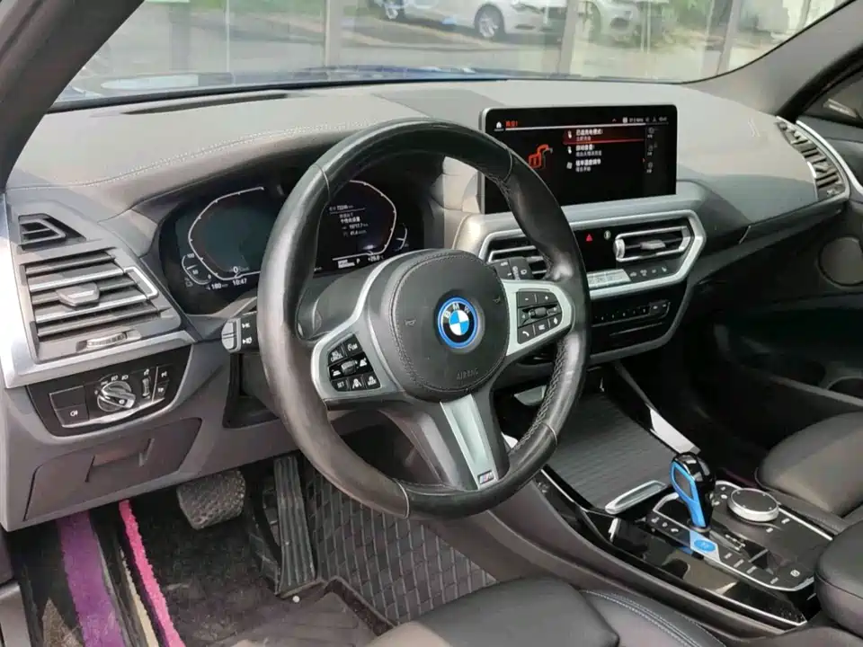 BMW iX3
