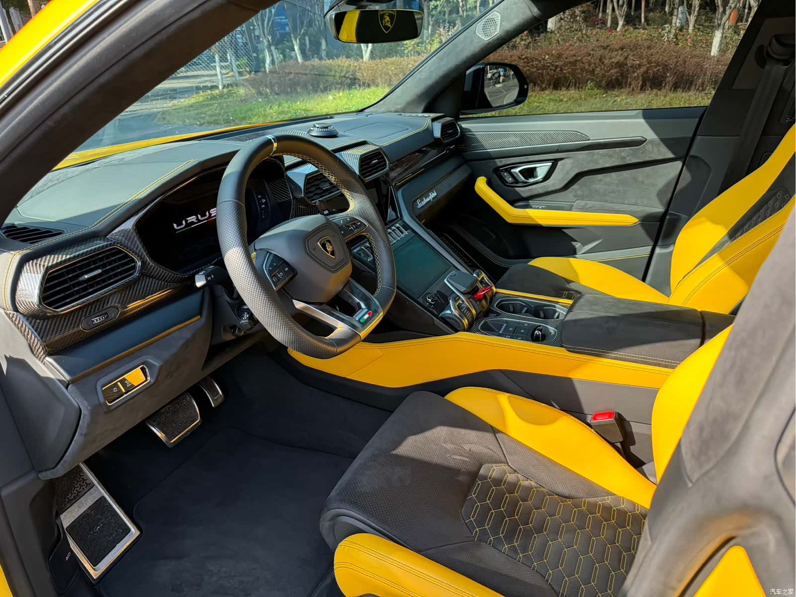 Lamborghini Urus, 2022 3
