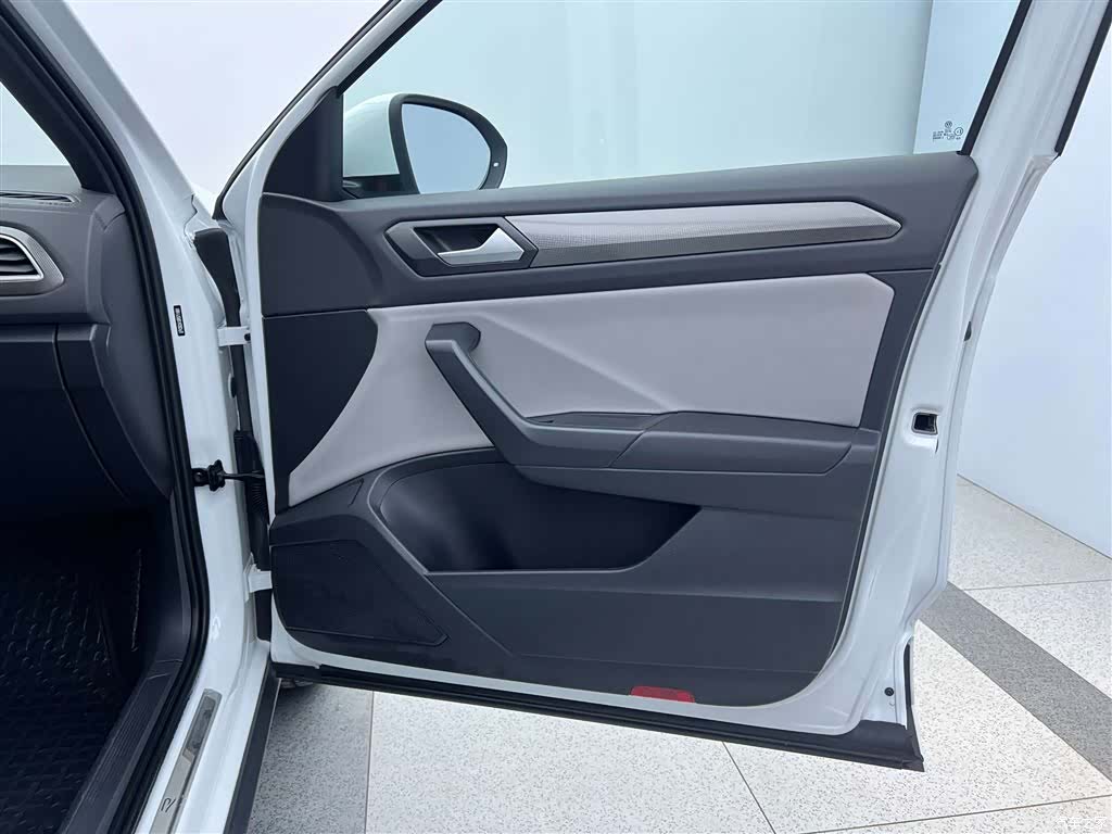 Volkswagen T-ROC, 2025 28