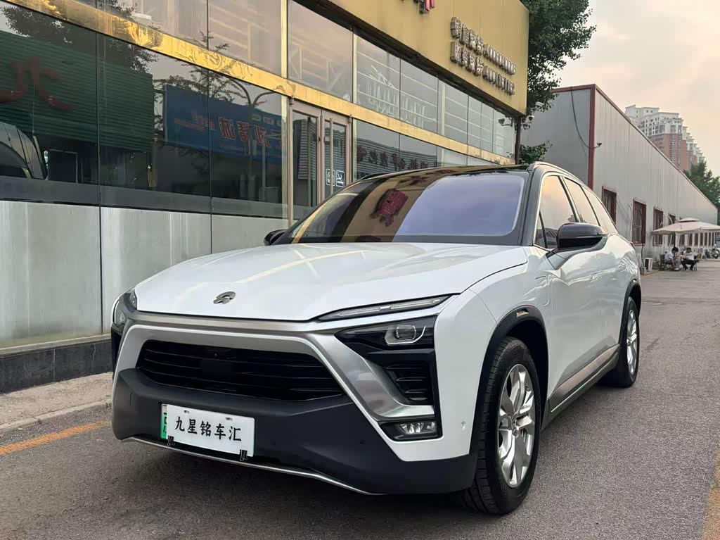 NIO ES8