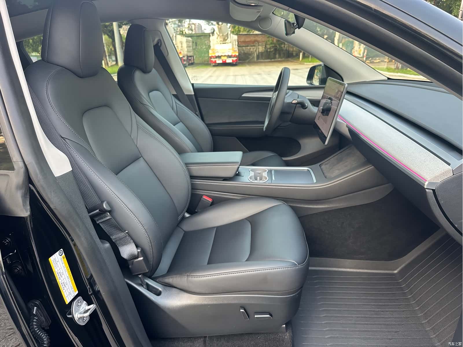Tesla Model Y, 2024 16