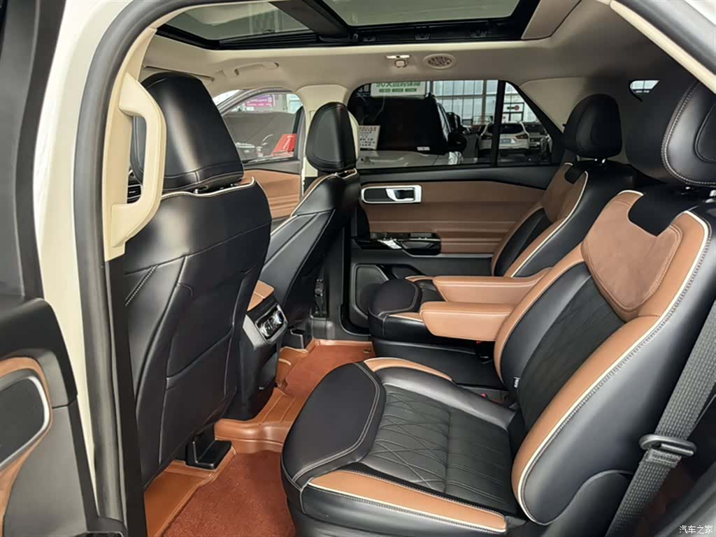 Ford Explorer, 2023 22