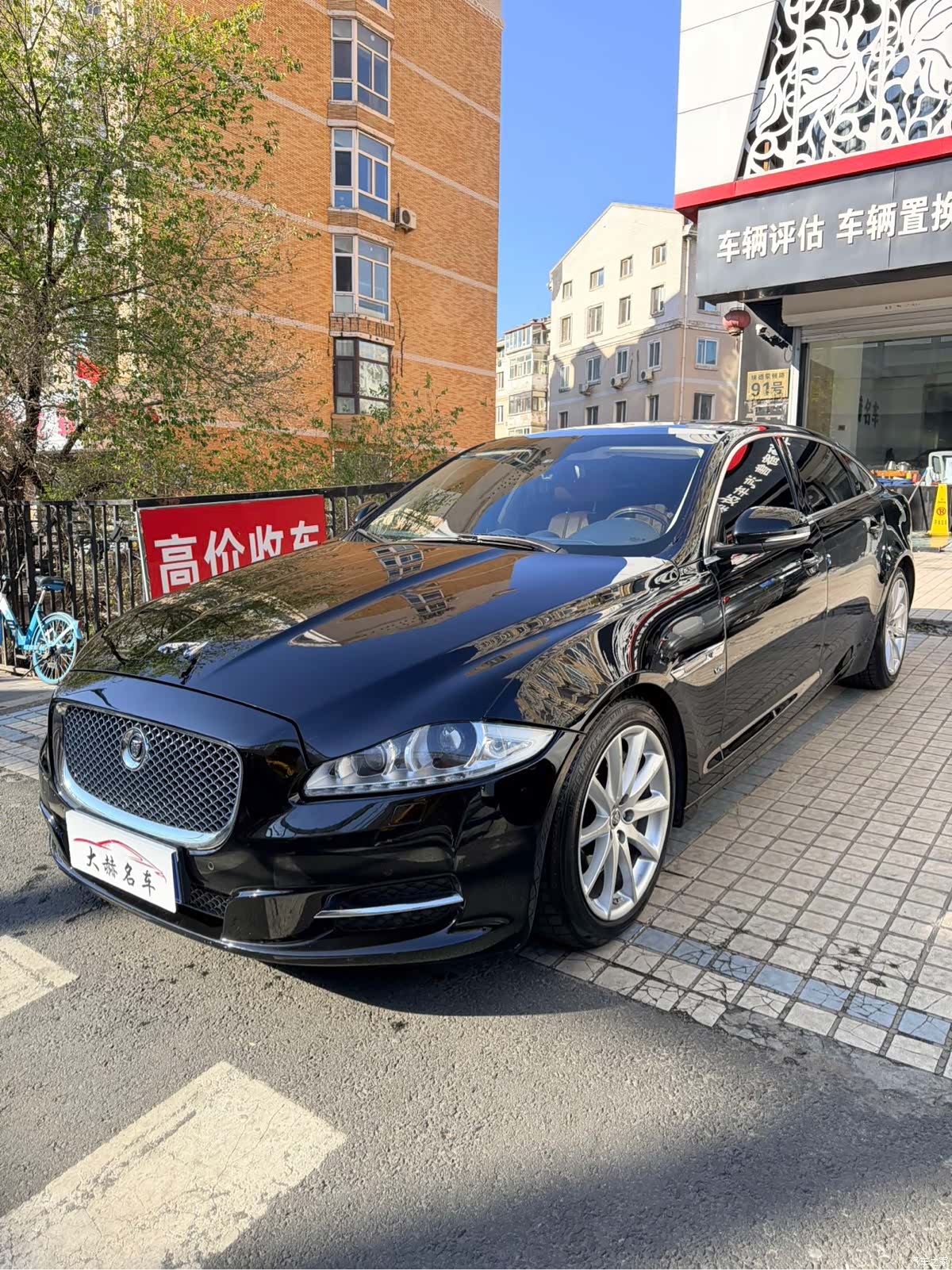 Jaguar XJ