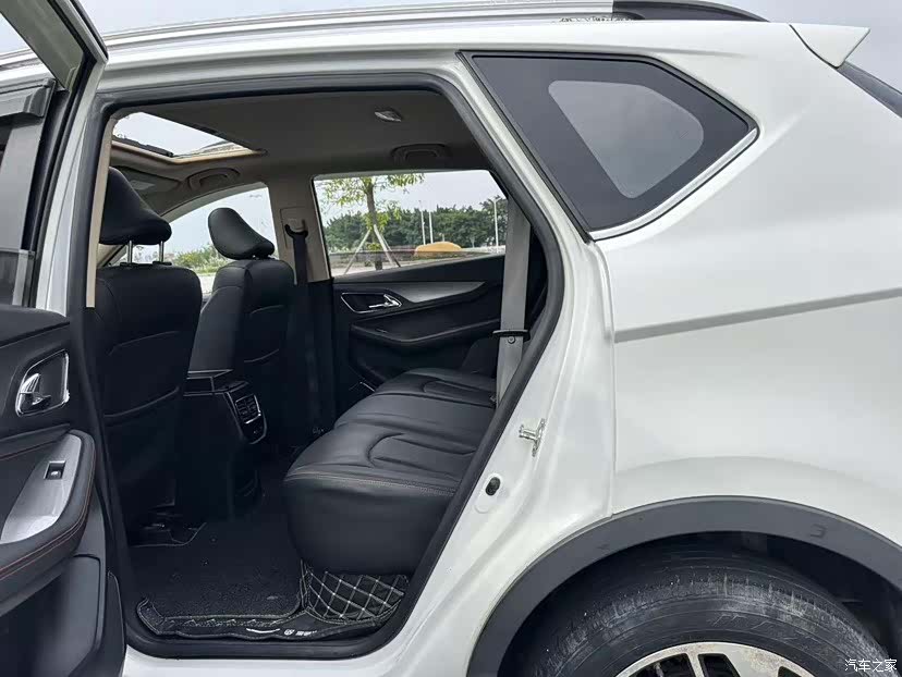 Wuling 560, 2017 9