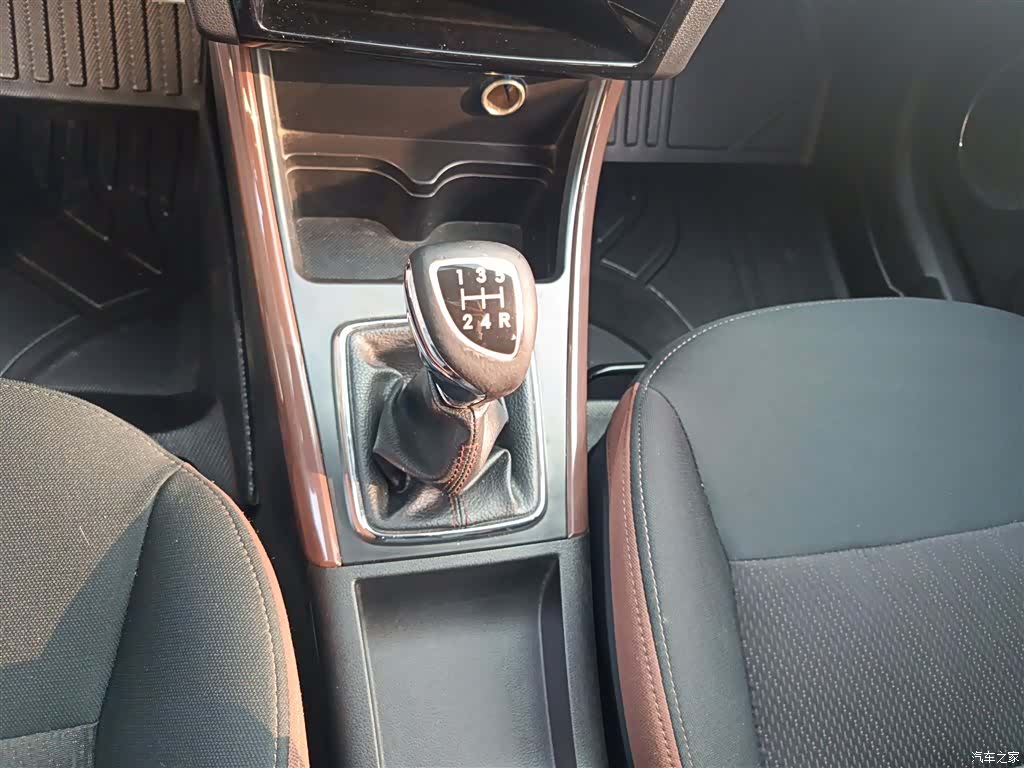 BAIC Q25, 2016 11