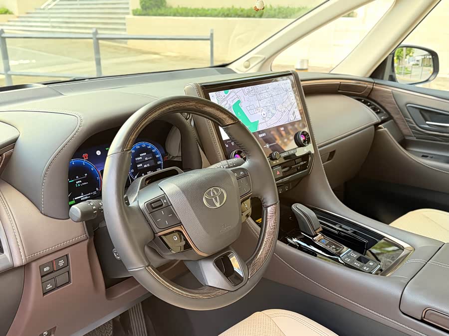 Toyota Alphard 2023, фото 4