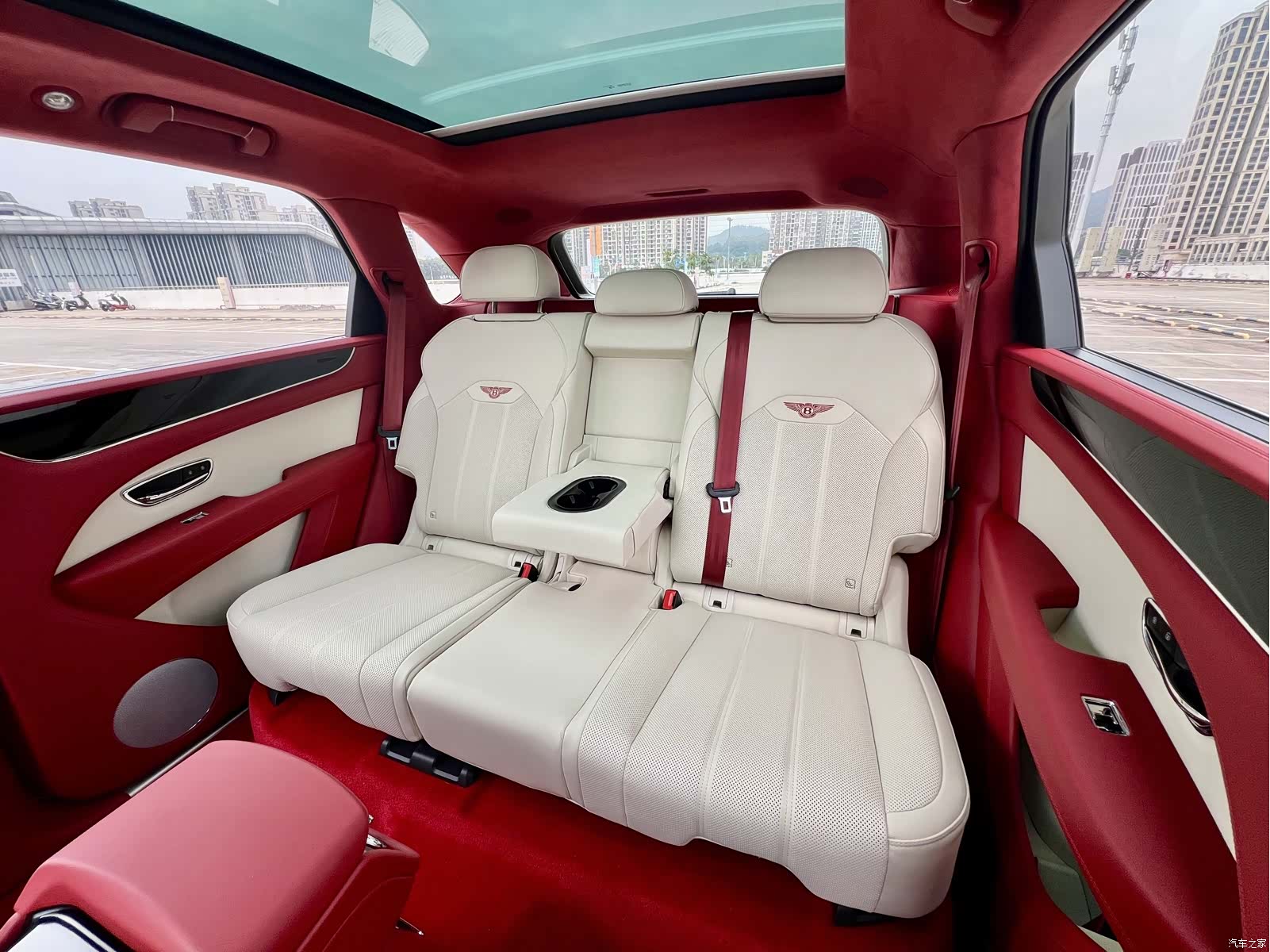 Bentley Bentayga, 2026 12