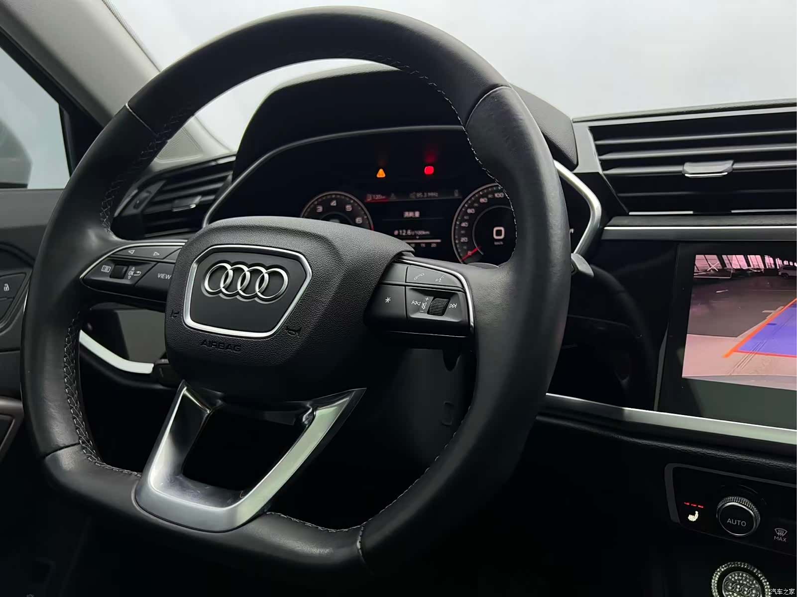 Audi Q3, 2022 9