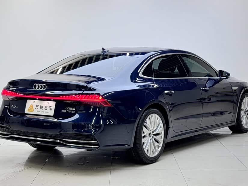Audi A7L 2024, фото 3