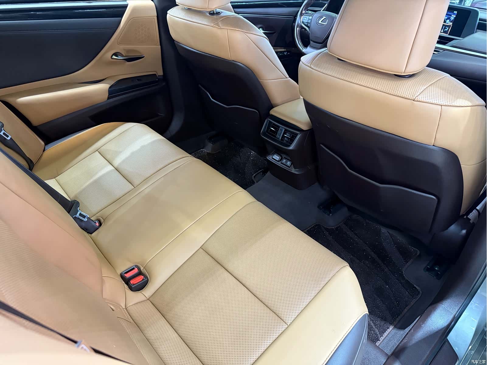 Lexus ES, 2020 24