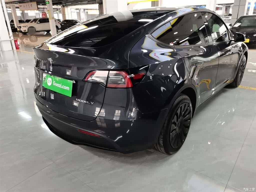 Tesla Model Y, 2024 7