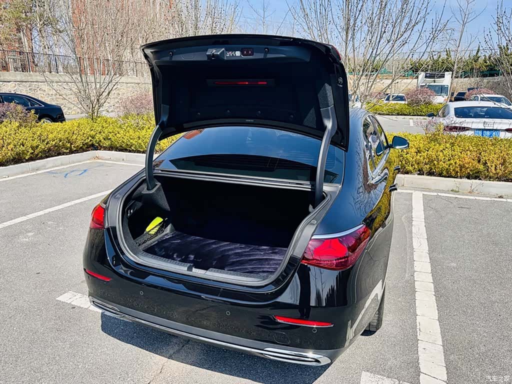 Mercedes-Benz E-Class, 2025 10