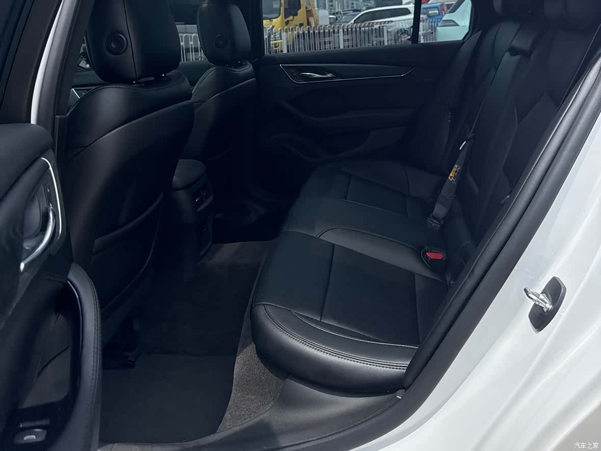 Cadillac CT5, 2025 все фото