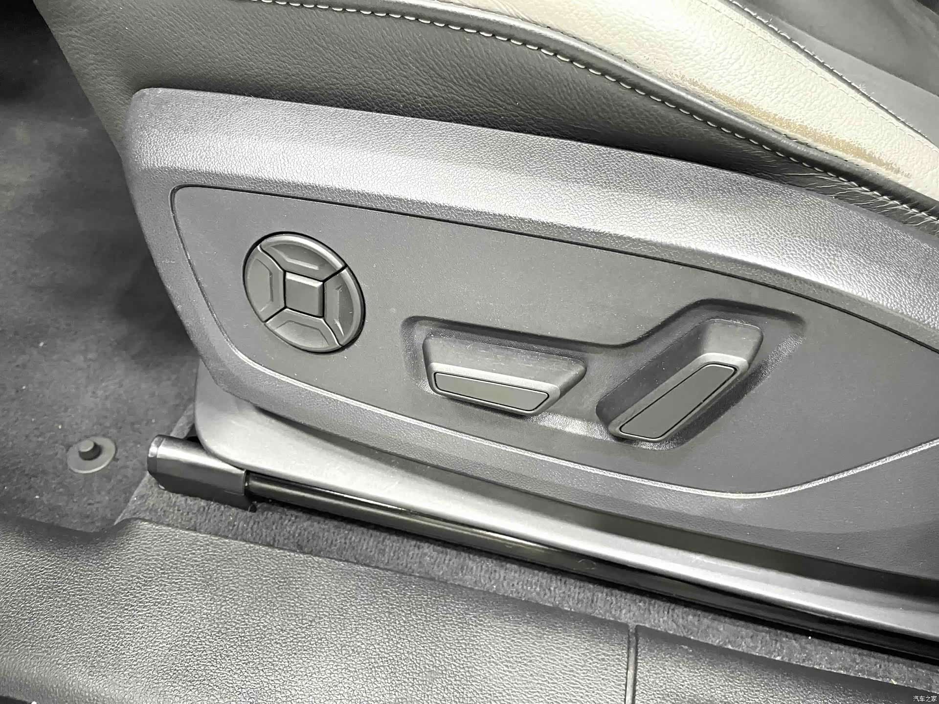 Audi Q3, 2022 11