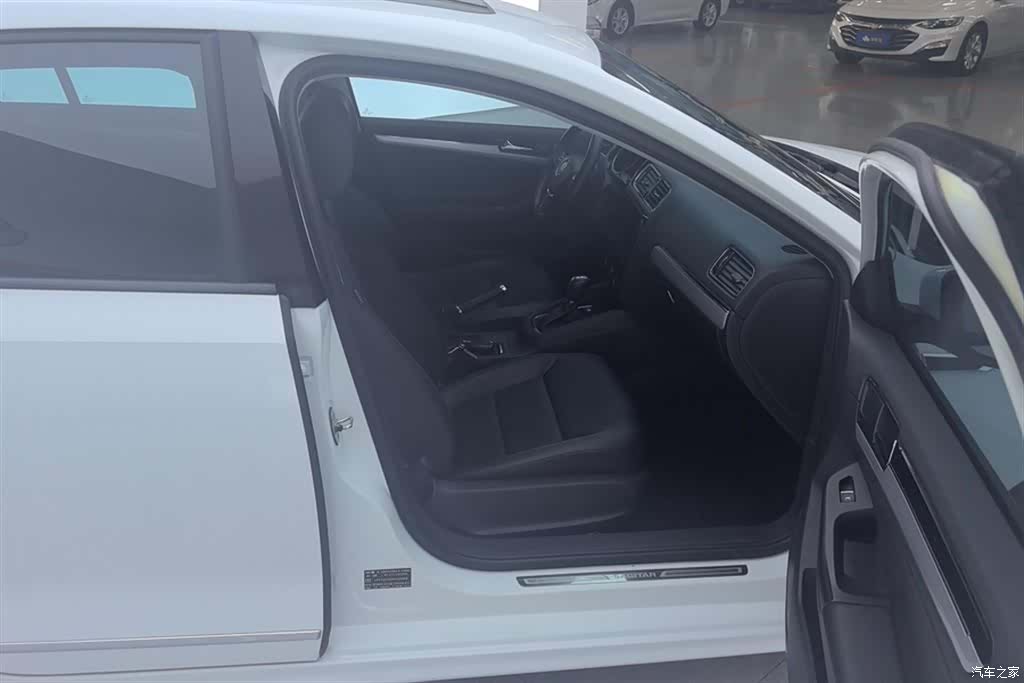 Volkswagen Sagitar, 2017 8