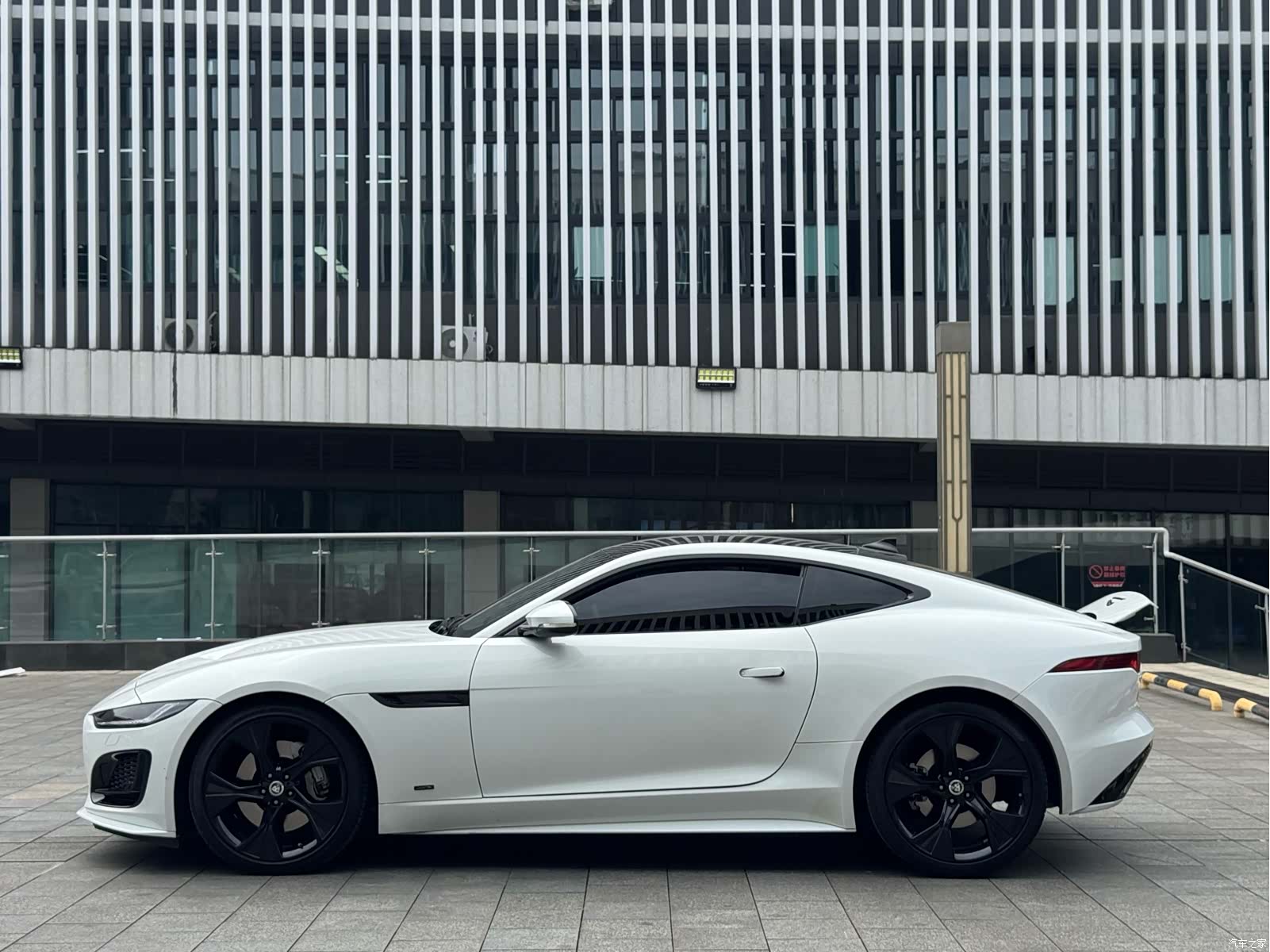 Jaguar F-TYPE, 2023 8