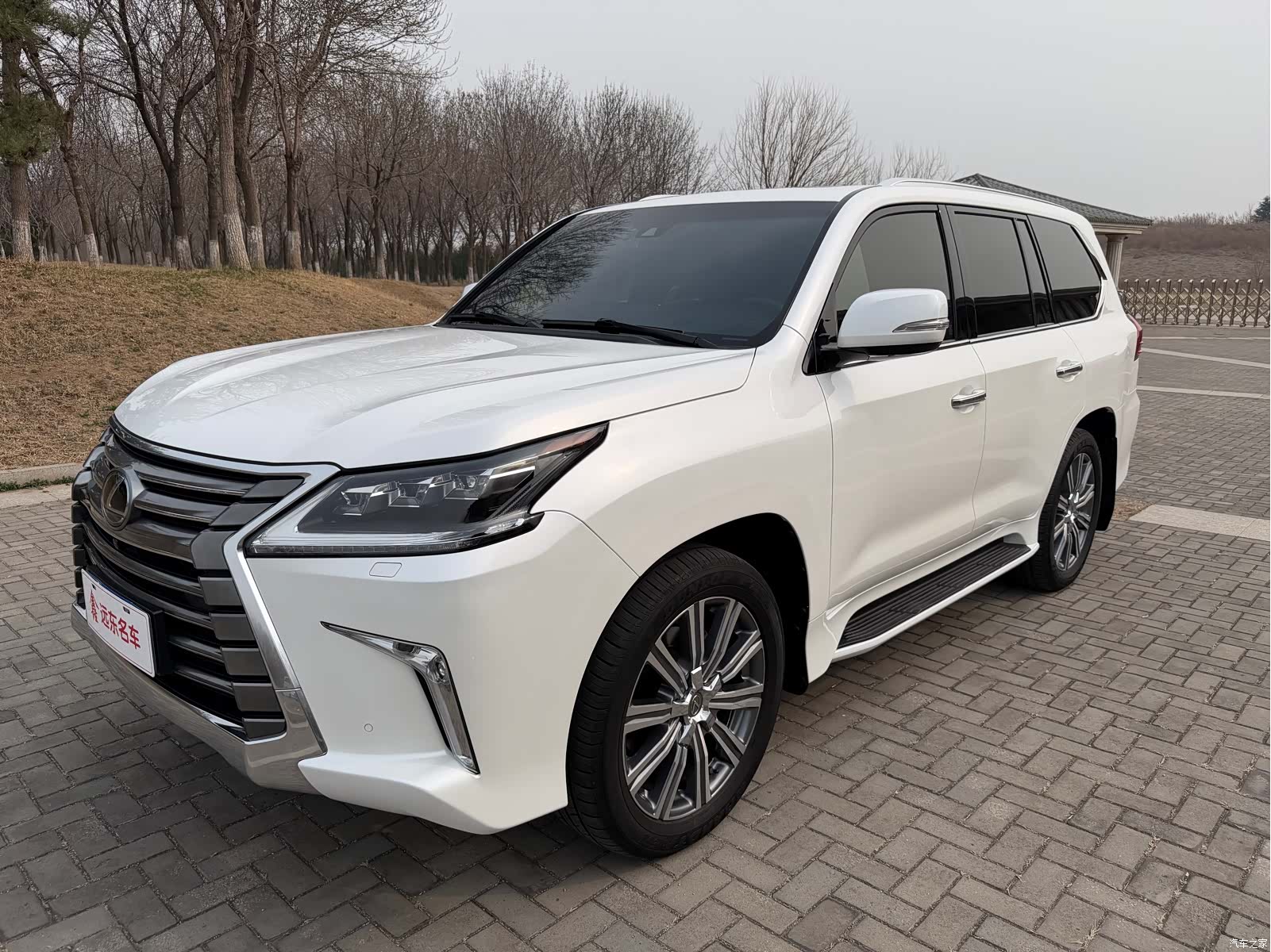 Lexus LX, 2016 1