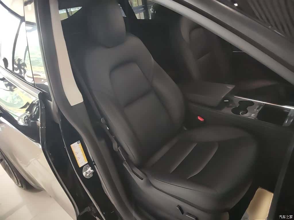 Tesla Model Y, 2021 25