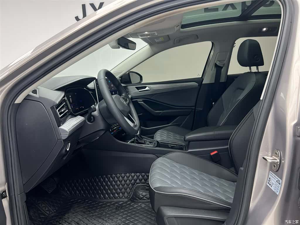 Volkswagen Sagitar, 2022 15