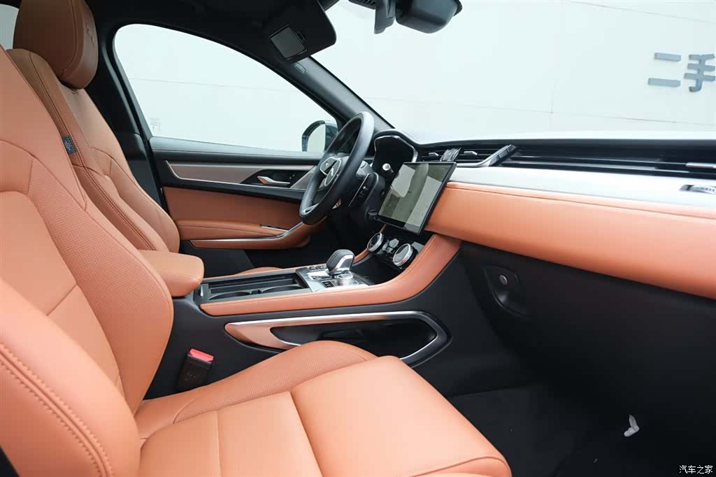 Jaguar F-PACE, 2025 12