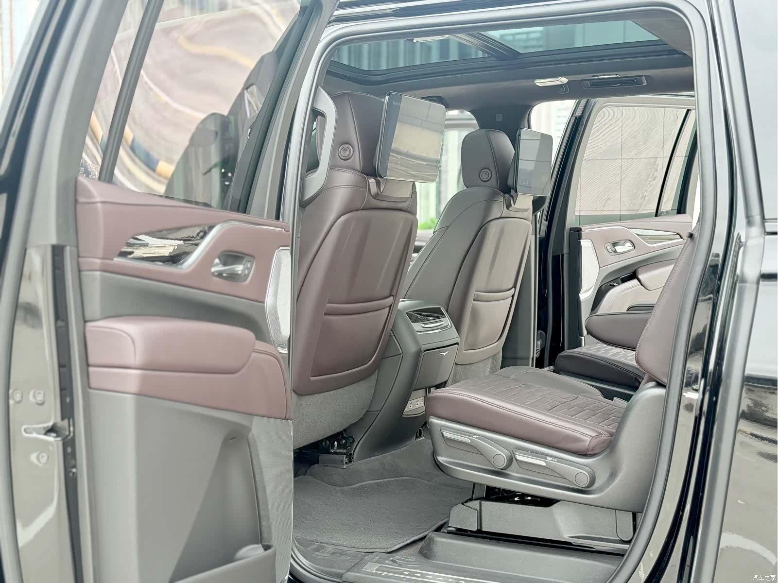 Cadillac Escalade, 2023 все фото