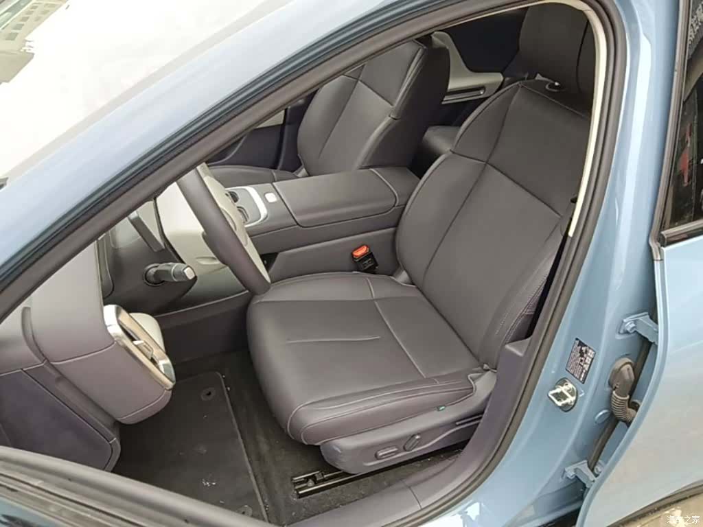 Leapmotor B01, 2025 15